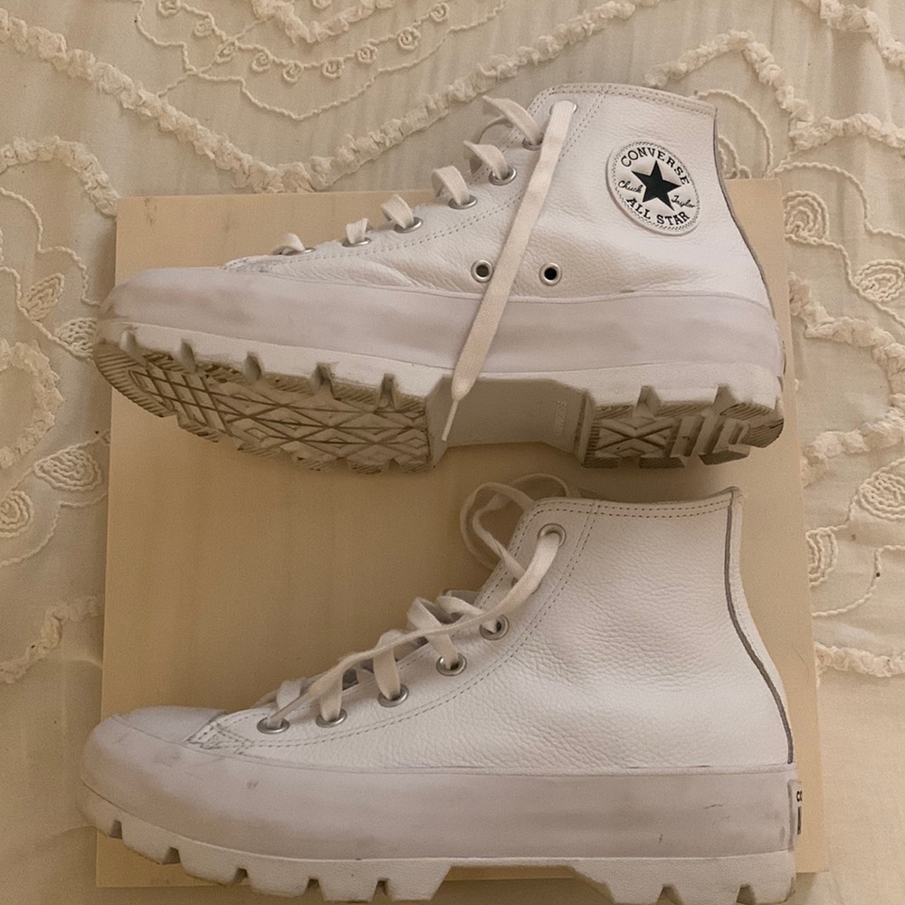 White leather Converse lugged (Worn once)